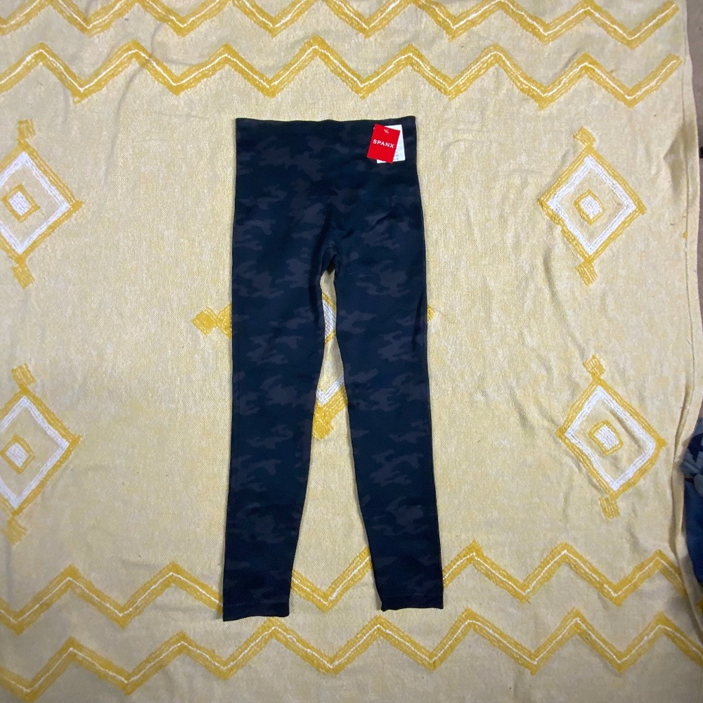 Spanx Camo Leggings SIZE Medium NWT